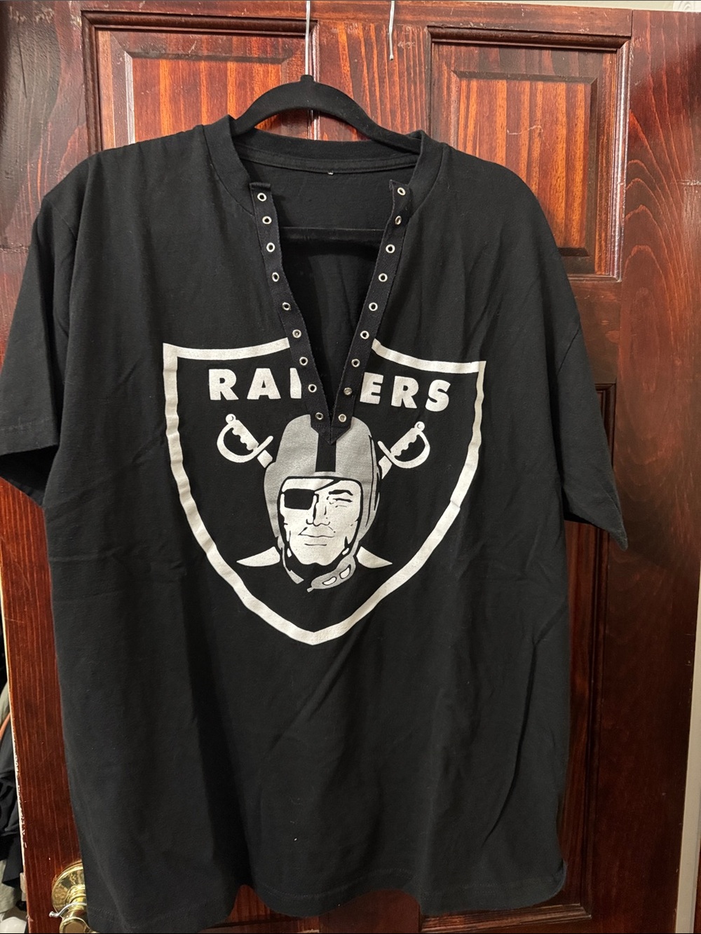 Raiders Black Graphic V-Neck T-Shirt